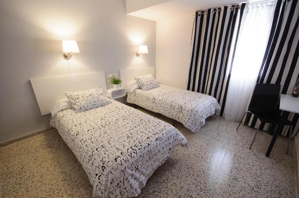 Hostal On Dormire Valencia Room photo