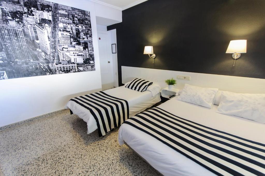 Hostal On Dormire Valencia Exterior photo